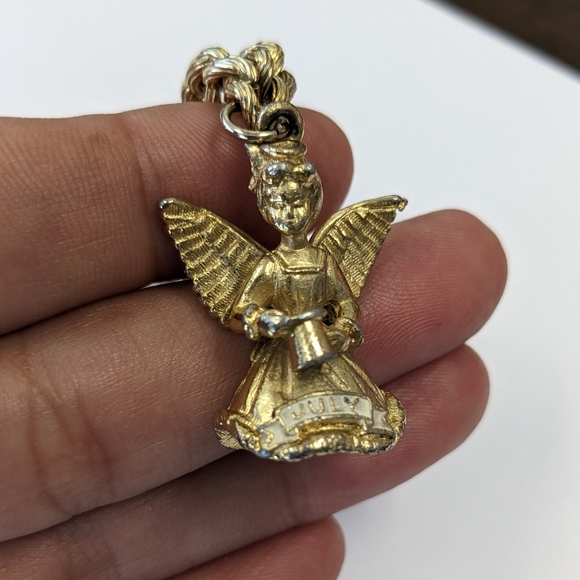 VTG SIGNED GOLD TONE JULY BIRTH ANGEL CHARM BRACELET - Picture 10 of 13